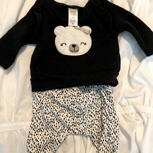 Carter’s Newborn 2 piece
